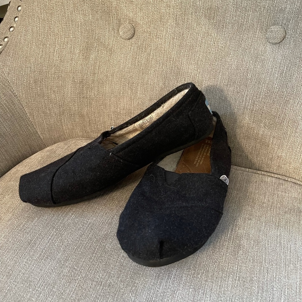 🎊TOMS🎊Great pre-owned black/charcoal grey Toms